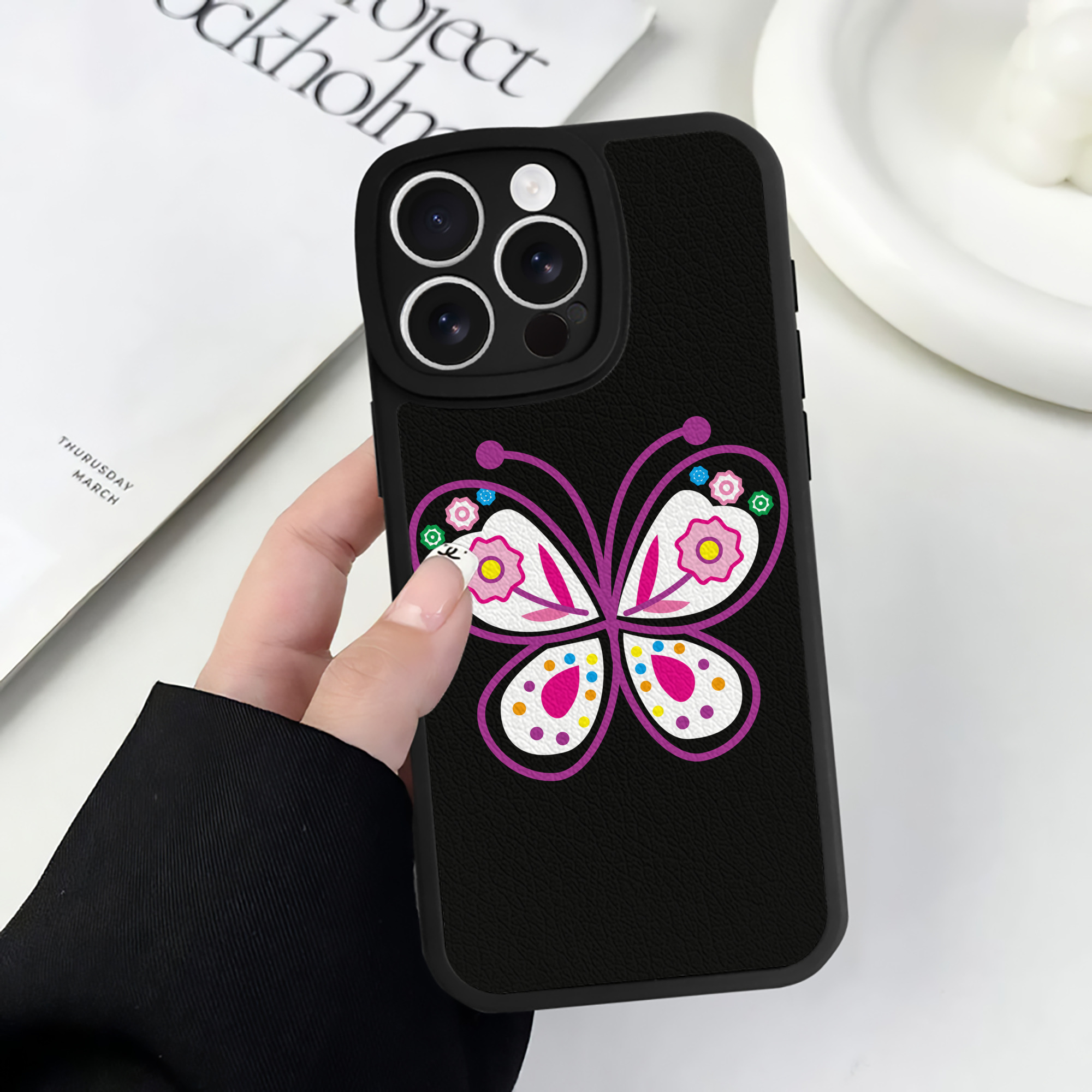 （画像用） Hello Kitty ハローキティ 【iPhone 16シリーズ対応】シリコンスマホケース（レザー調） 材質：シリコン